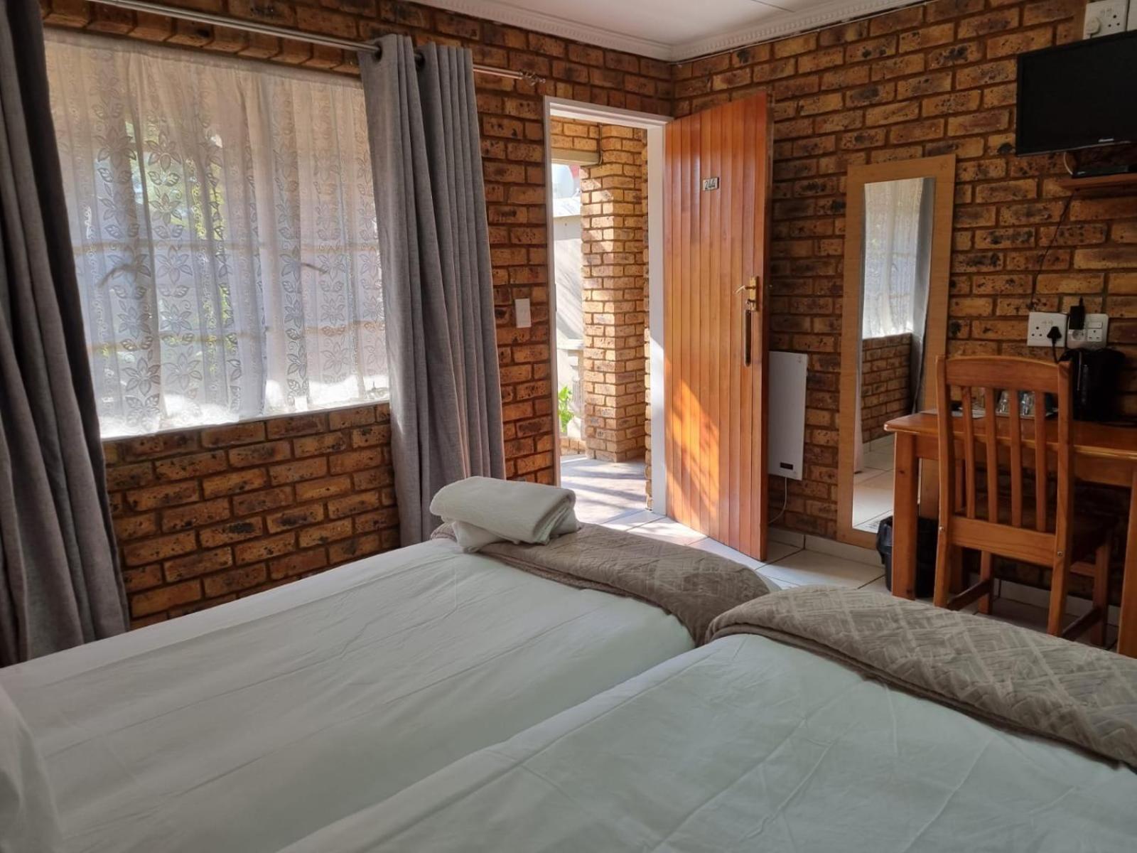 Airport Inn Bed And Breakfast Kempton Park Exterior photo
