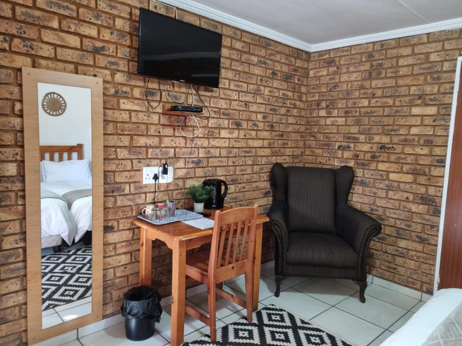 Airport Inn Bed And Breakfast Kempton Park Exterior photo